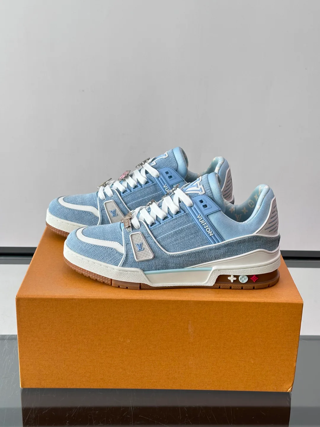 Men's Sneakers LOUIS VUITTON 18102715