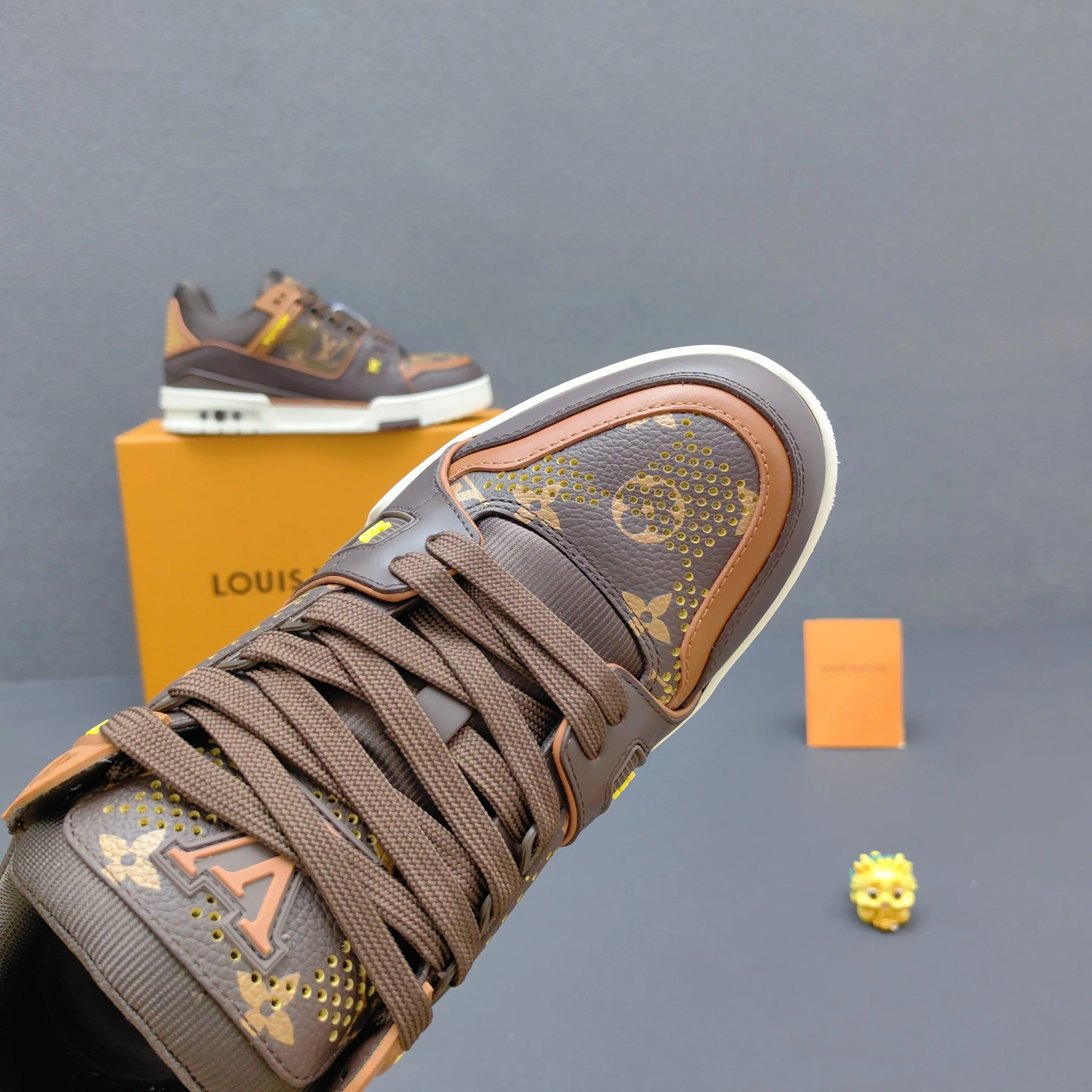 Men's Sneakers LOUIS VUITTON 17725087