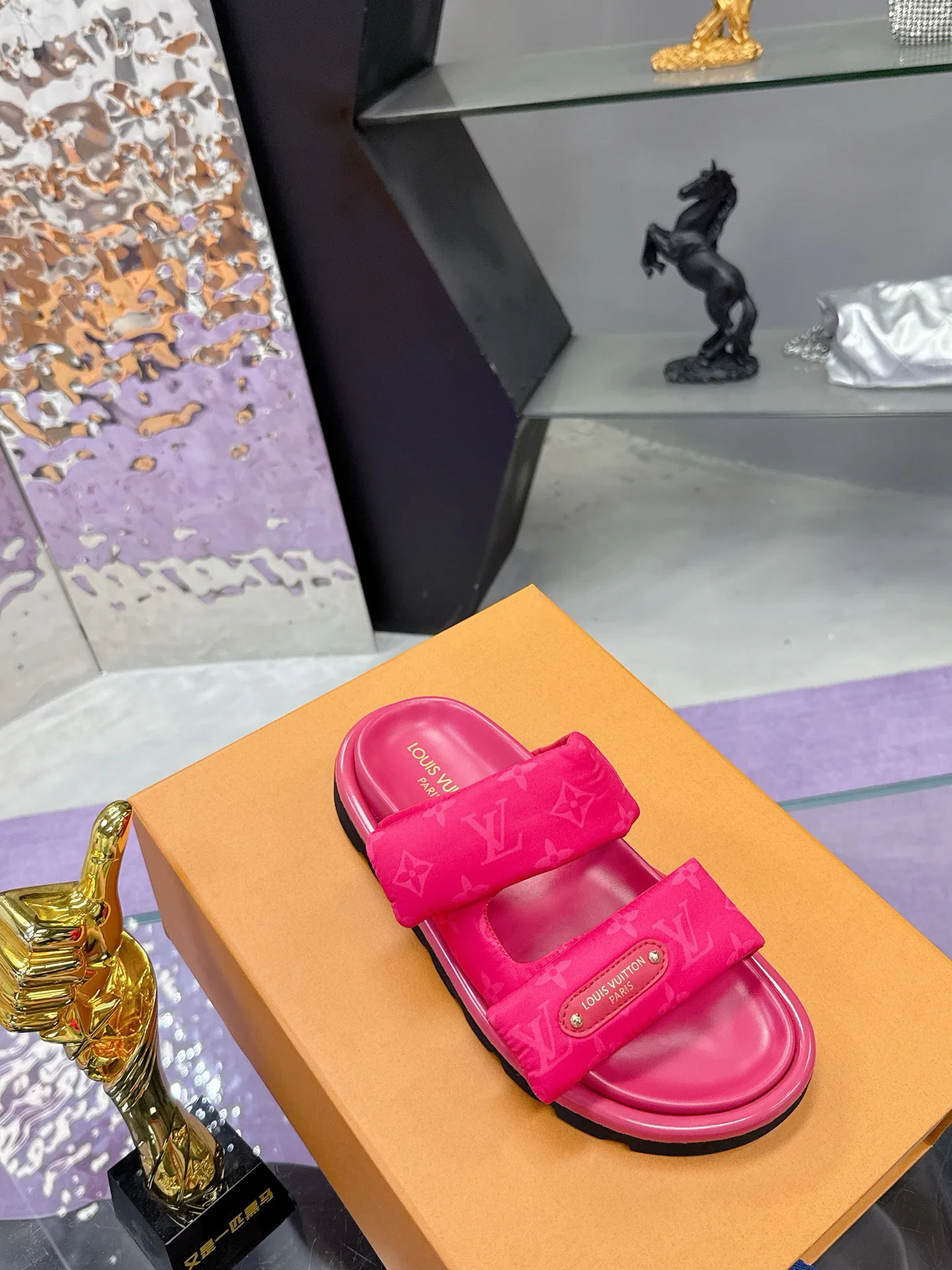 Women's Flip-Flops LOUIS VUITTON 17530460