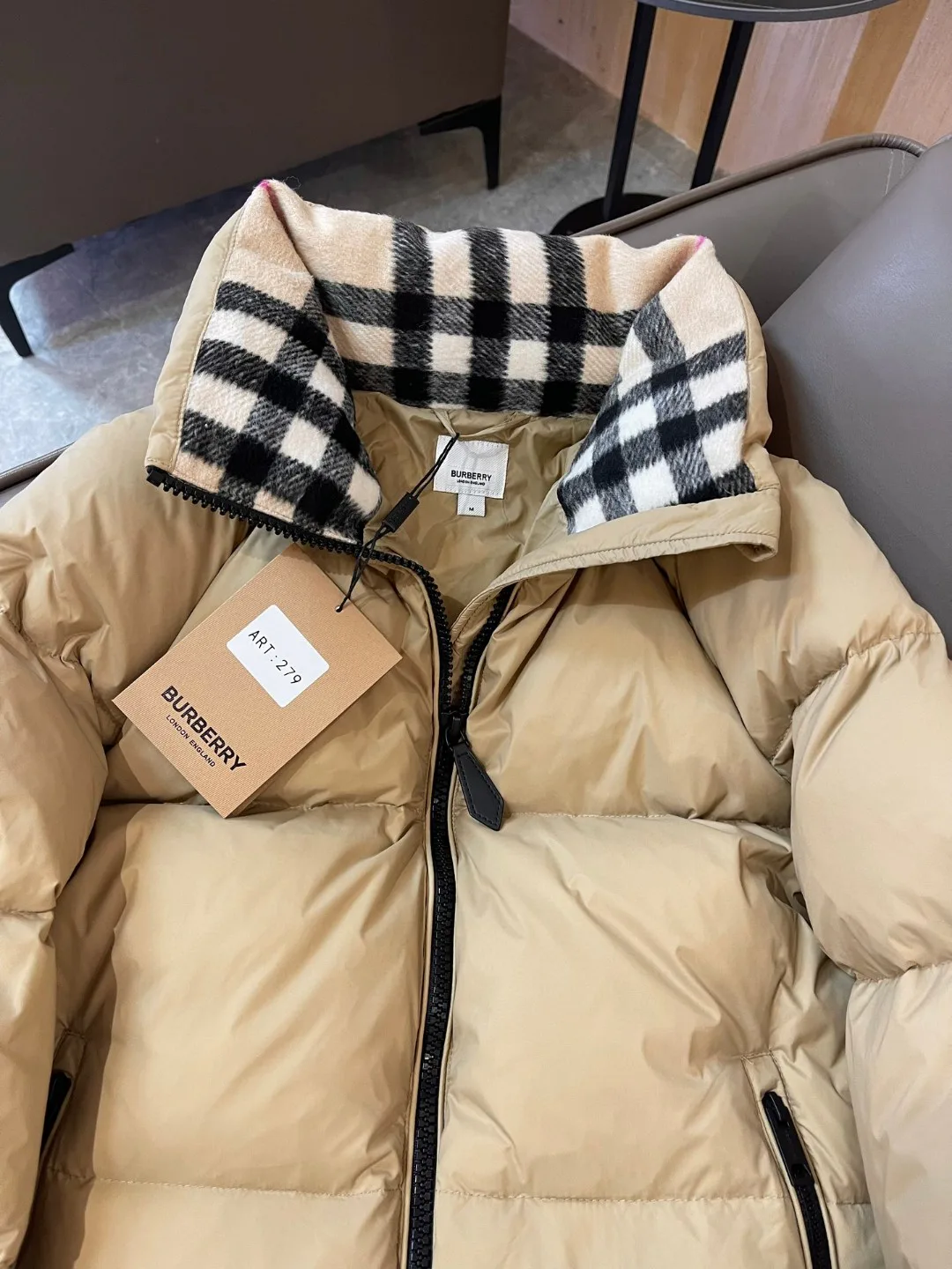 Women's Jackets And Down Jackets BURBERRY 17819234