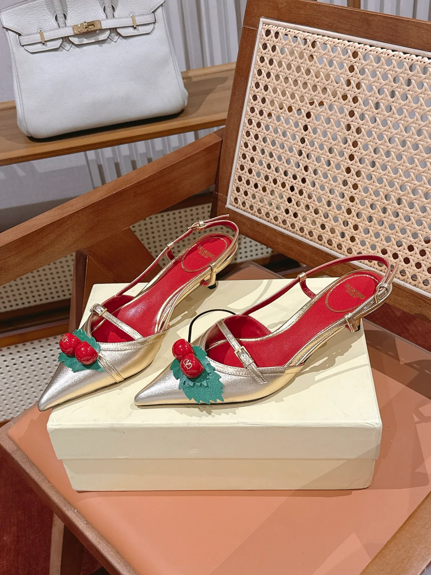Women's Open-Toe Sandals VALENTINO 17665580