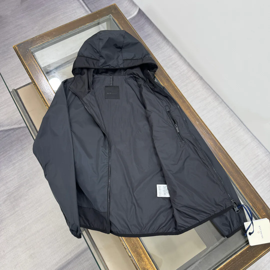 Women's Jackets And Down Jackets MONCLER 18002120