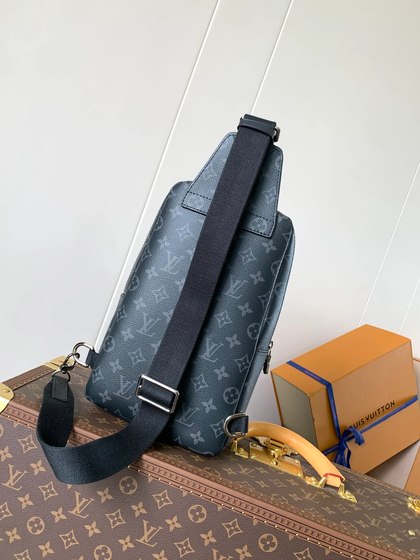 Women's Shoulder Bags LOUIS VUITTON 17948716