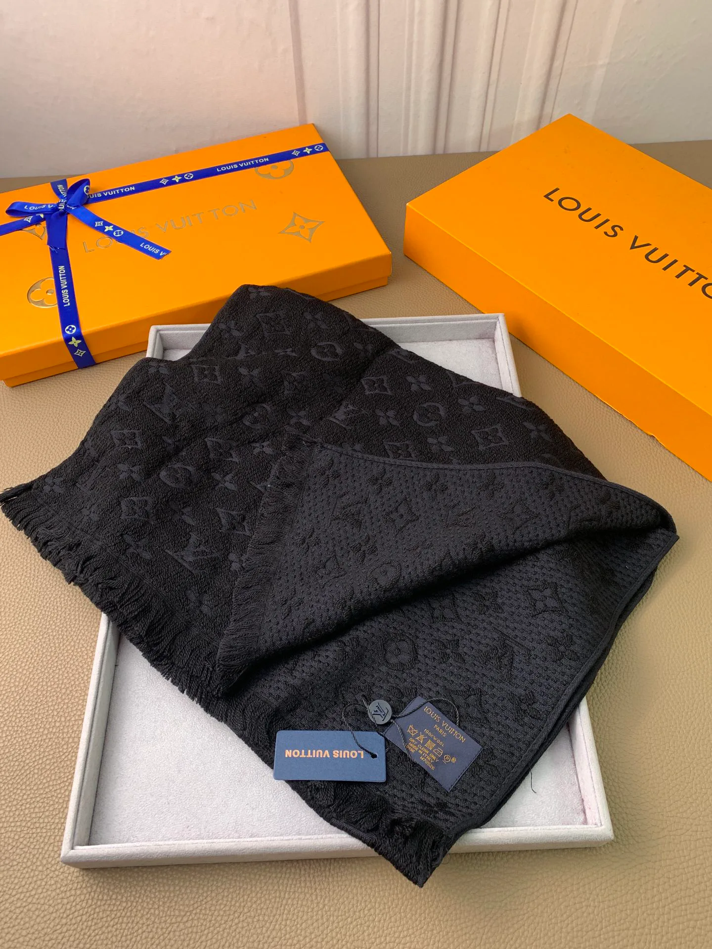 Scarves LOUIS VUITTON 18525765