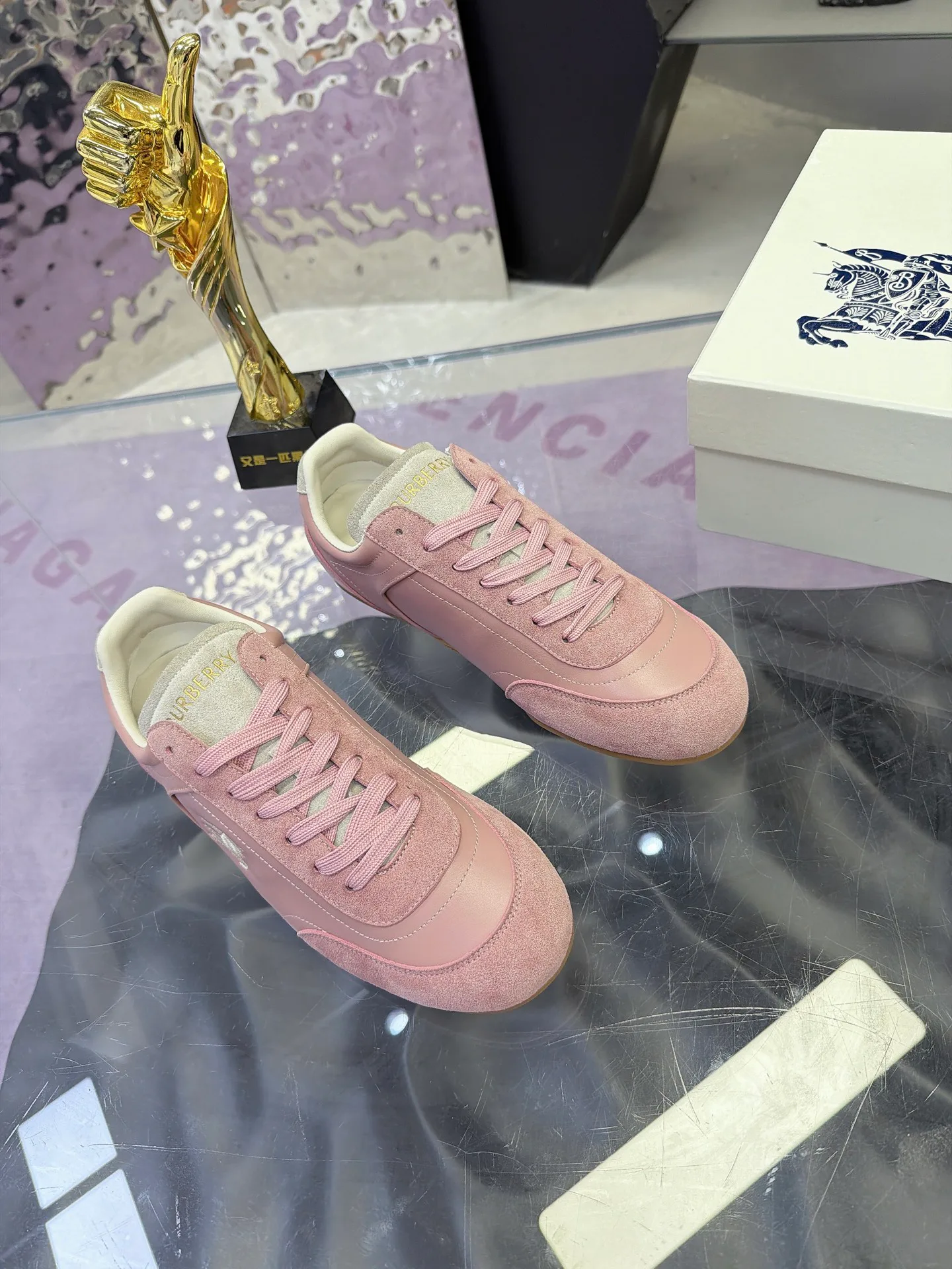Women's Sneakers BURBERRY 18025570