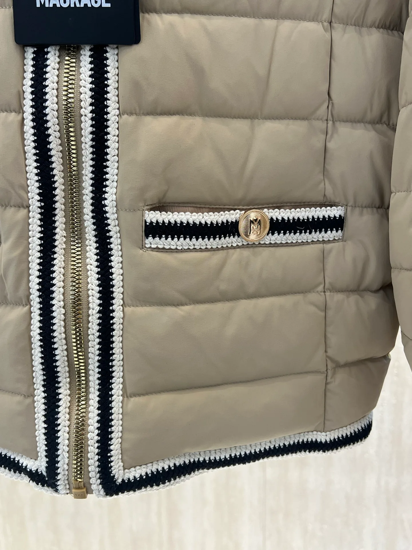 Women's Jackets And Down Jackets MONCLER 17959146
