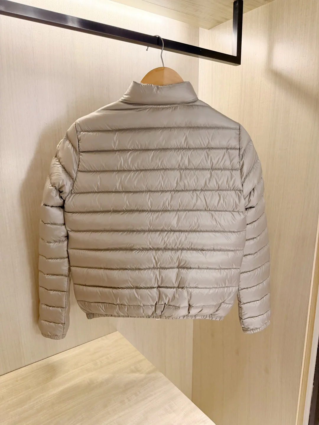 Women's Jackets And Down Jackets MONCLER 16890554