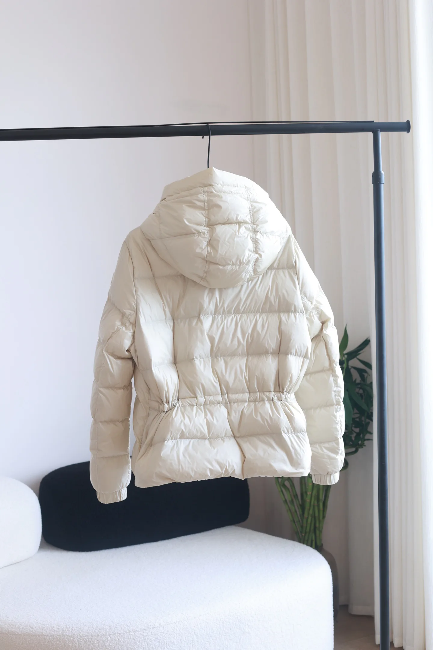 Women's Jackets And Down Jackets MONCLER 18184492