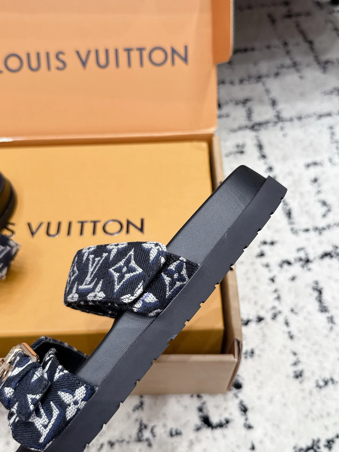 Women's Flip-Flops LOUIS VUITTON 17522814