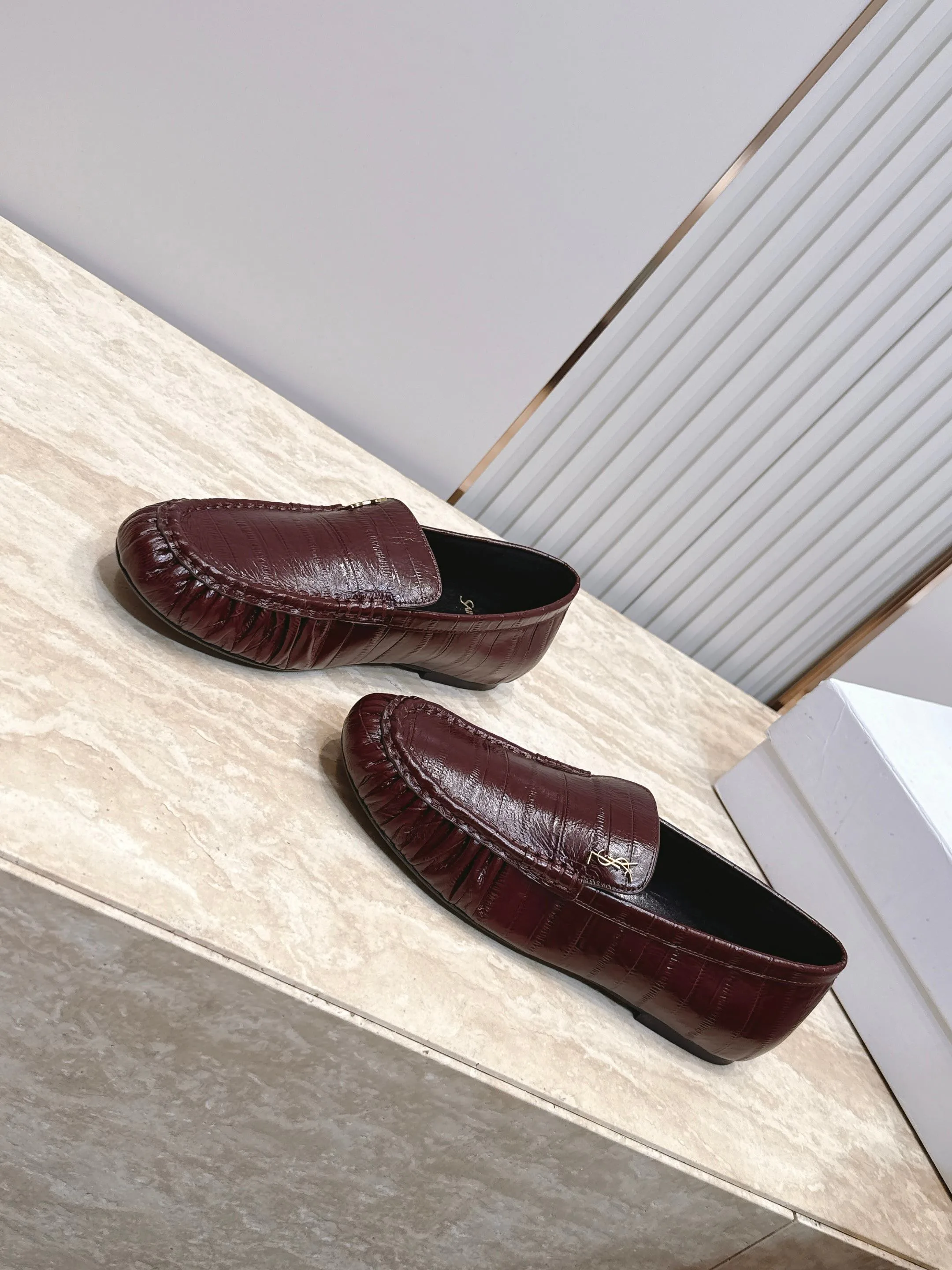 Women's Loafers And Moccasins SAINT LAURENT 17701330