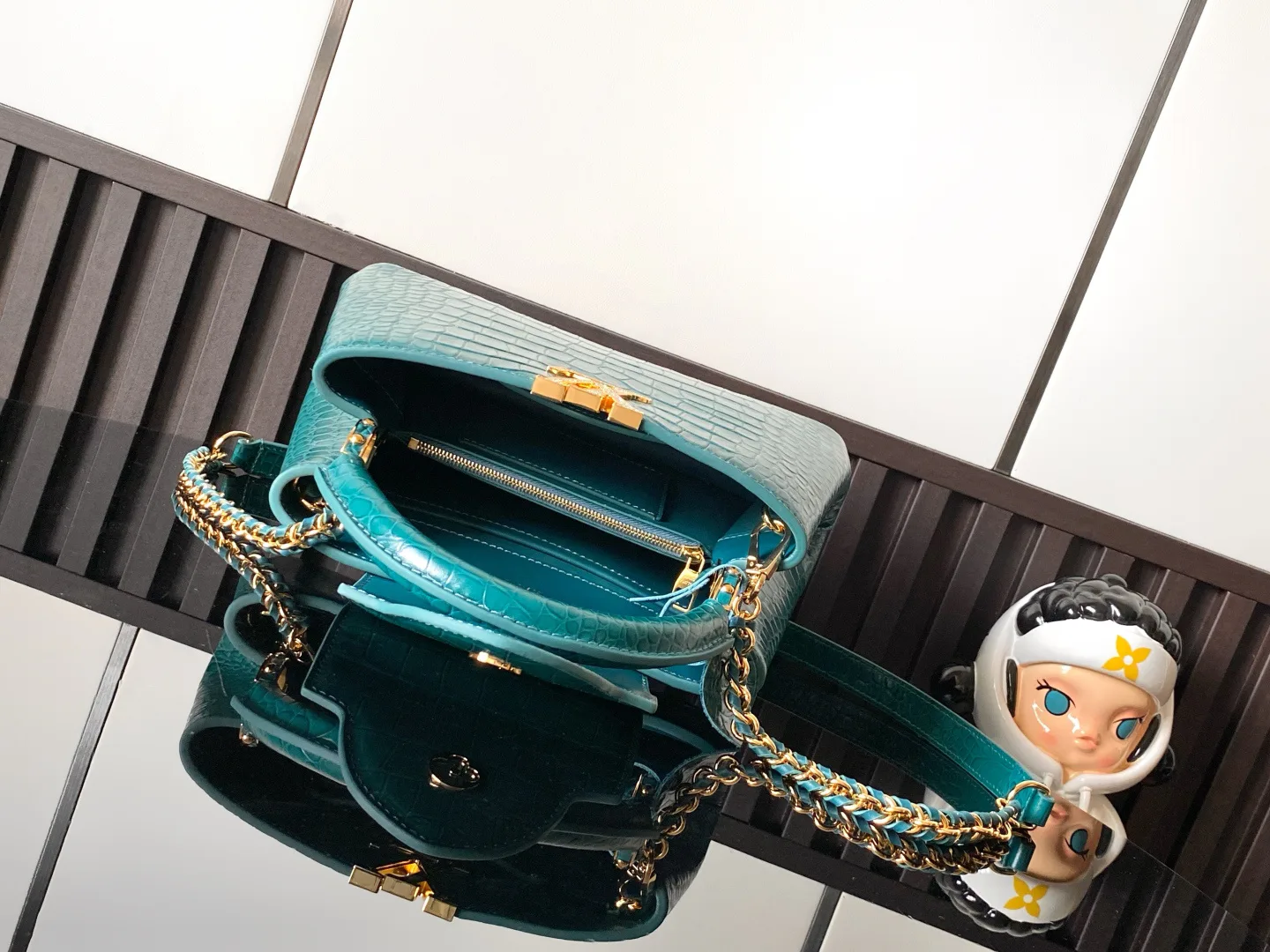 Women's Classic Handbags LOUIS VUITTON 18019348
