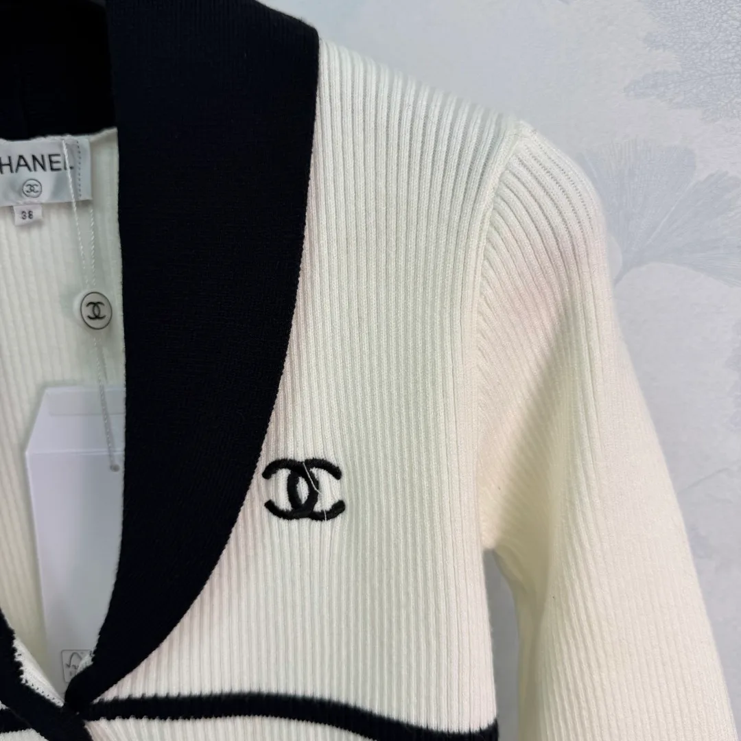 Women's Jumpers And Sweaters CHANEL 18553008