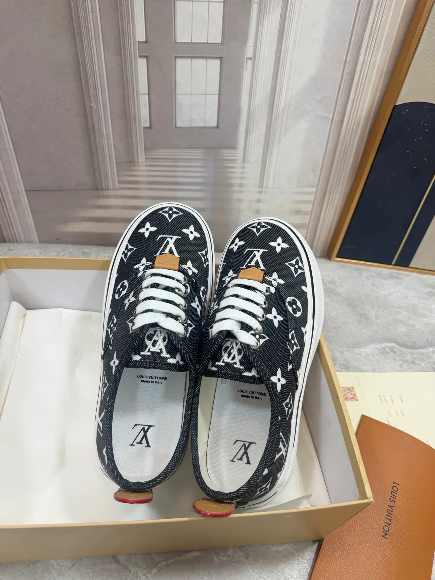 Men's Sneakers LOUIS VUITTON 18190076