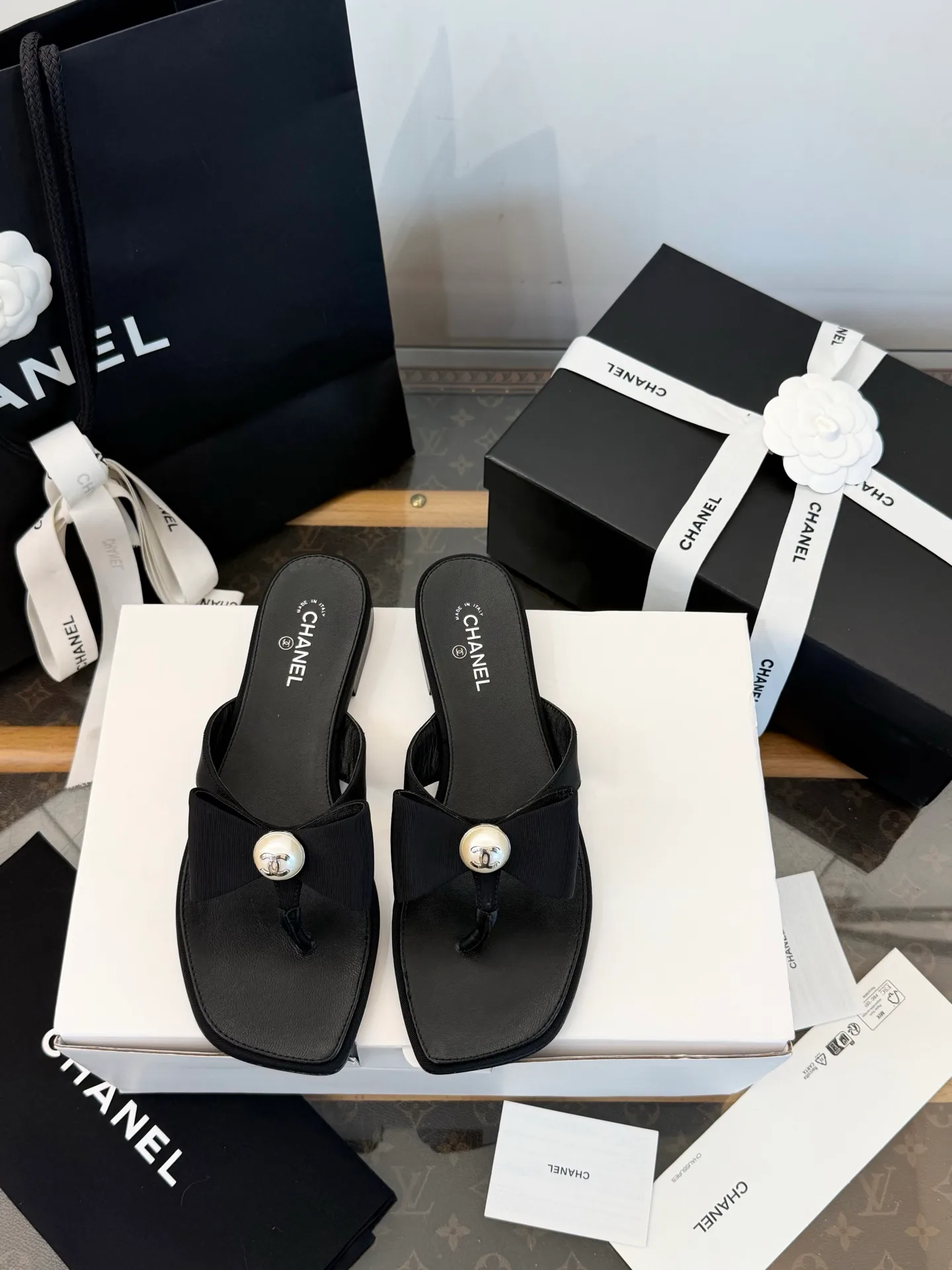 Women's Flip-Flops CHANEL 18132874