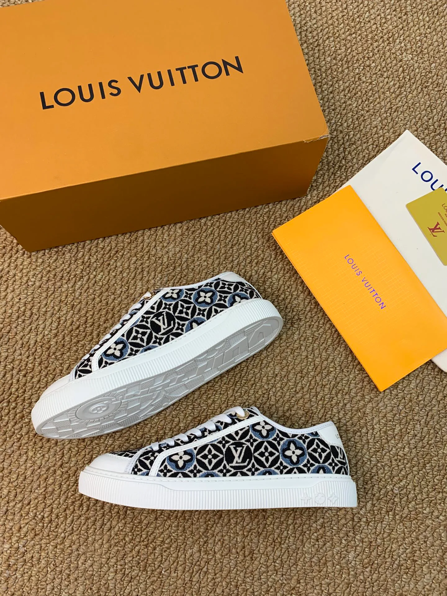 Women's Sneakers LOUIS VUITTON 17545199