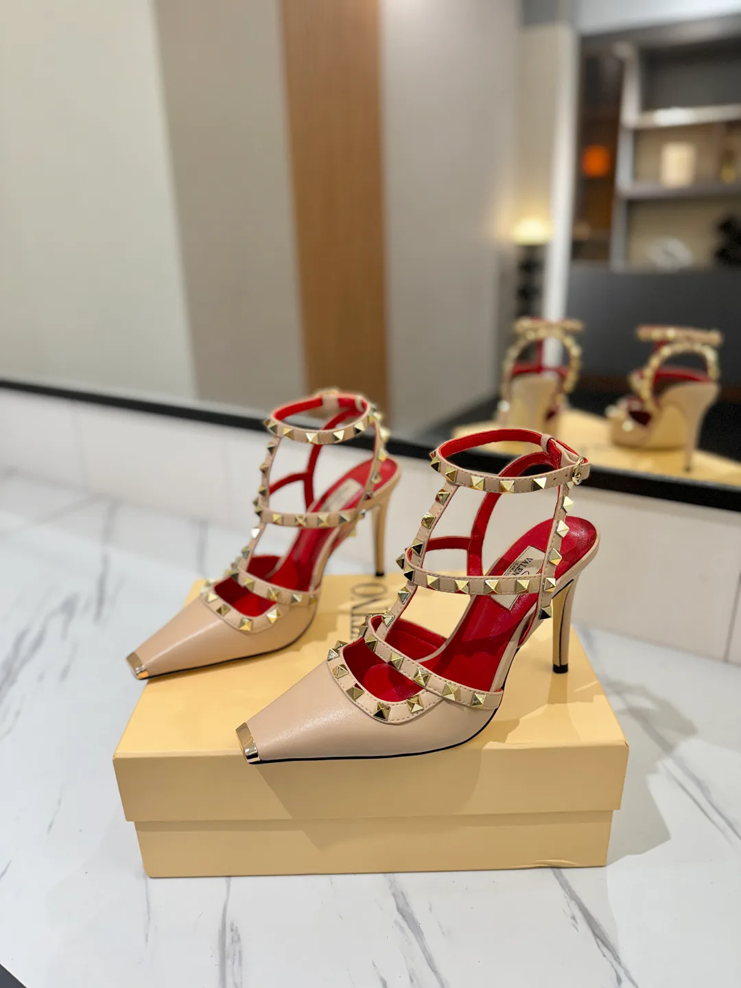 Women's Open-Toe Sandals VALENTINO 17305539