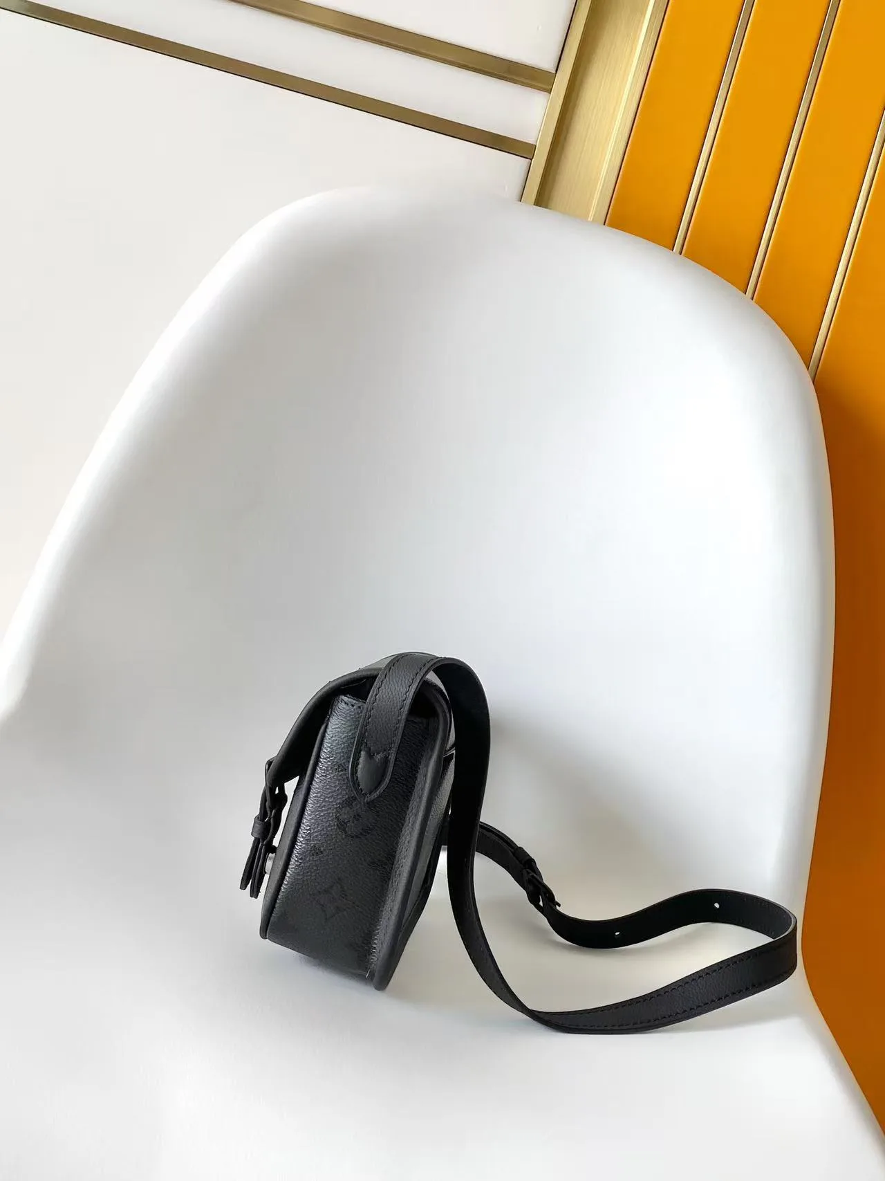 Women's Shoulder Bags LOUIS VUITTON 17948734