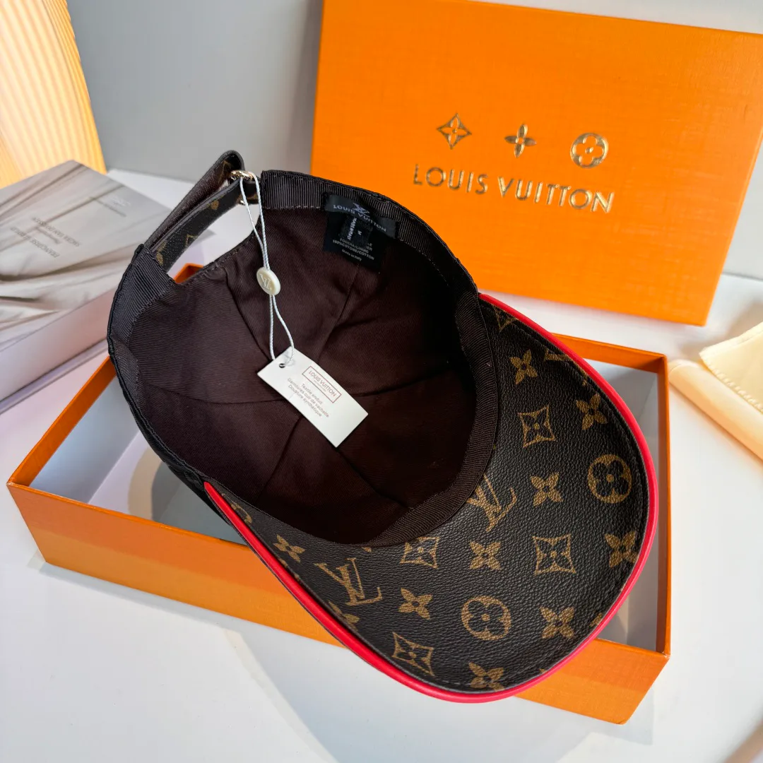 Hats LOUIS VUITTON 18105210