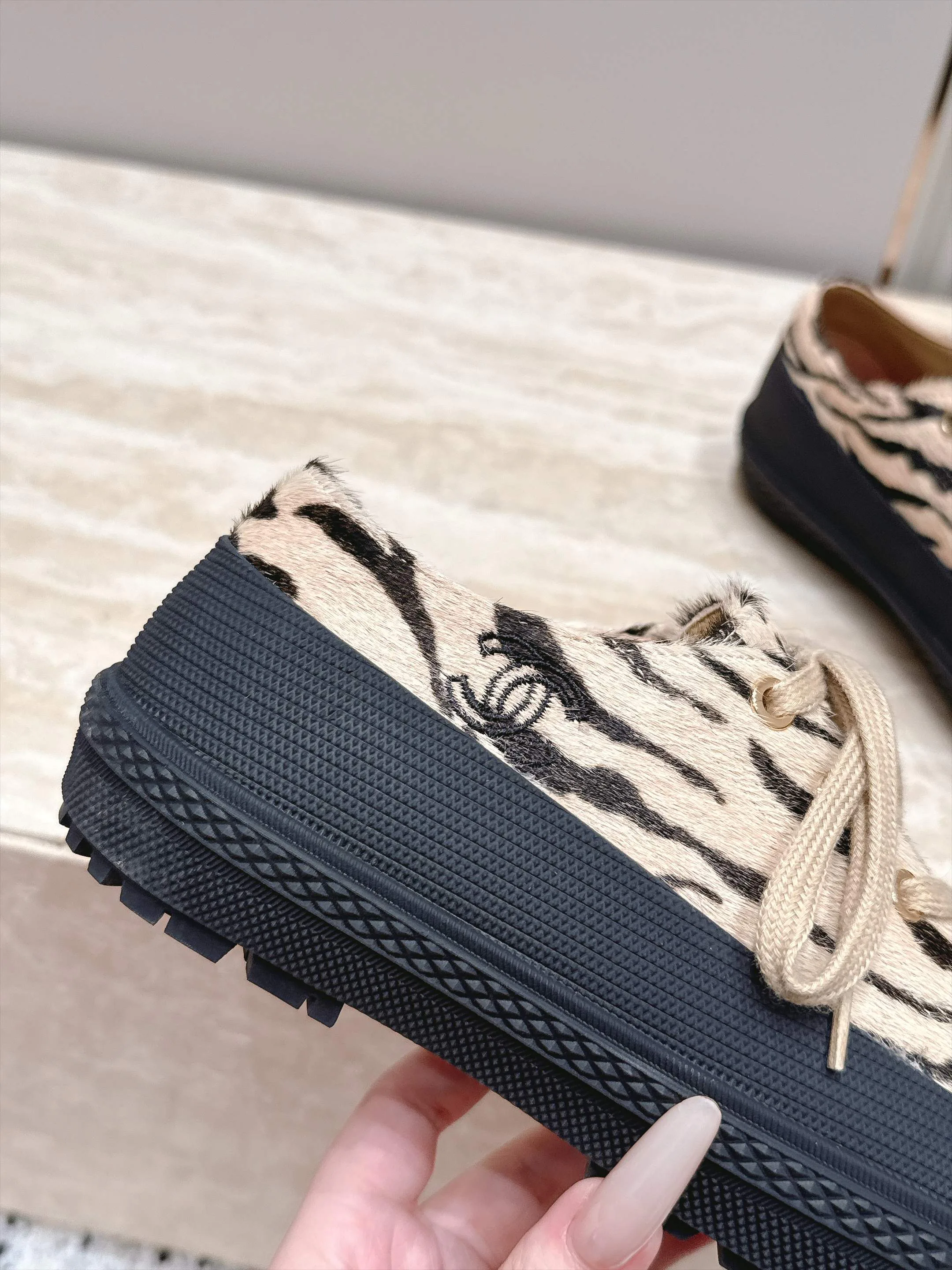 Women's Sneakers CHANEL 18025276