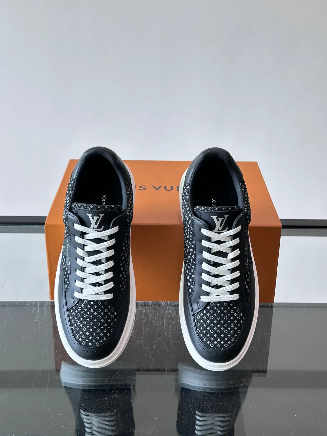 Women's Sneakers LOUIS VUITTON 18102291