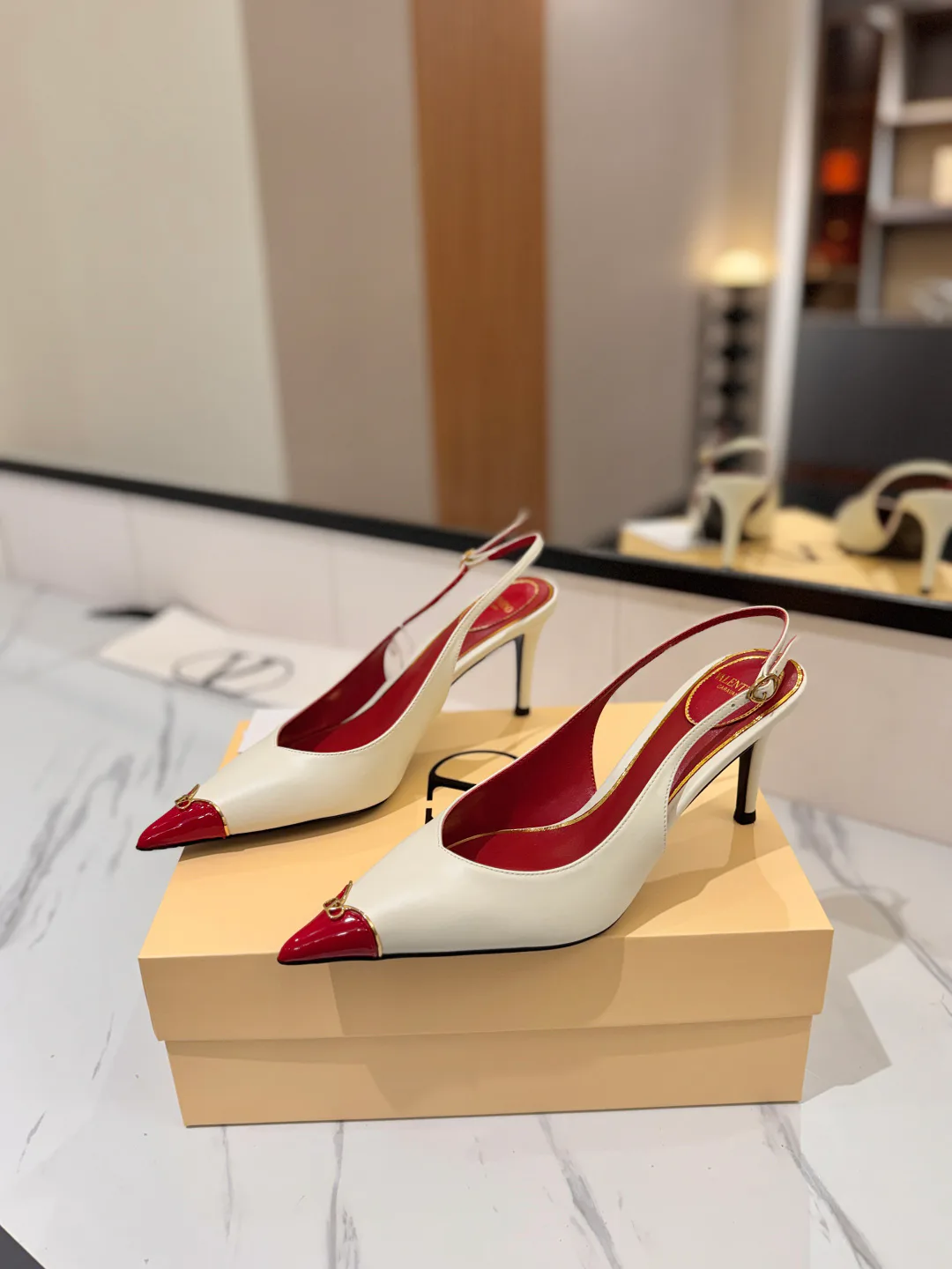 Women's Open-Toe Sandals VALENTINO 18134958