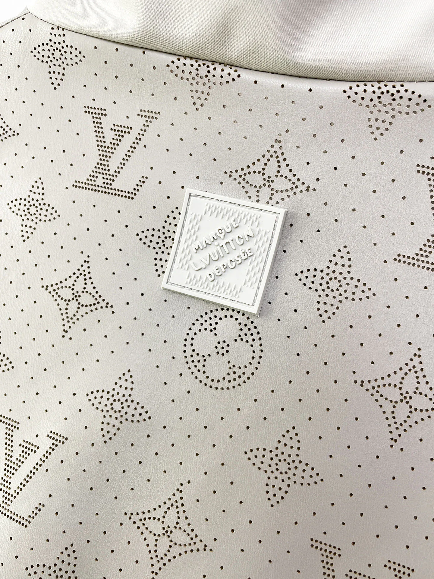Куртки И Пуховики Женские Louis Vuitton 18614691