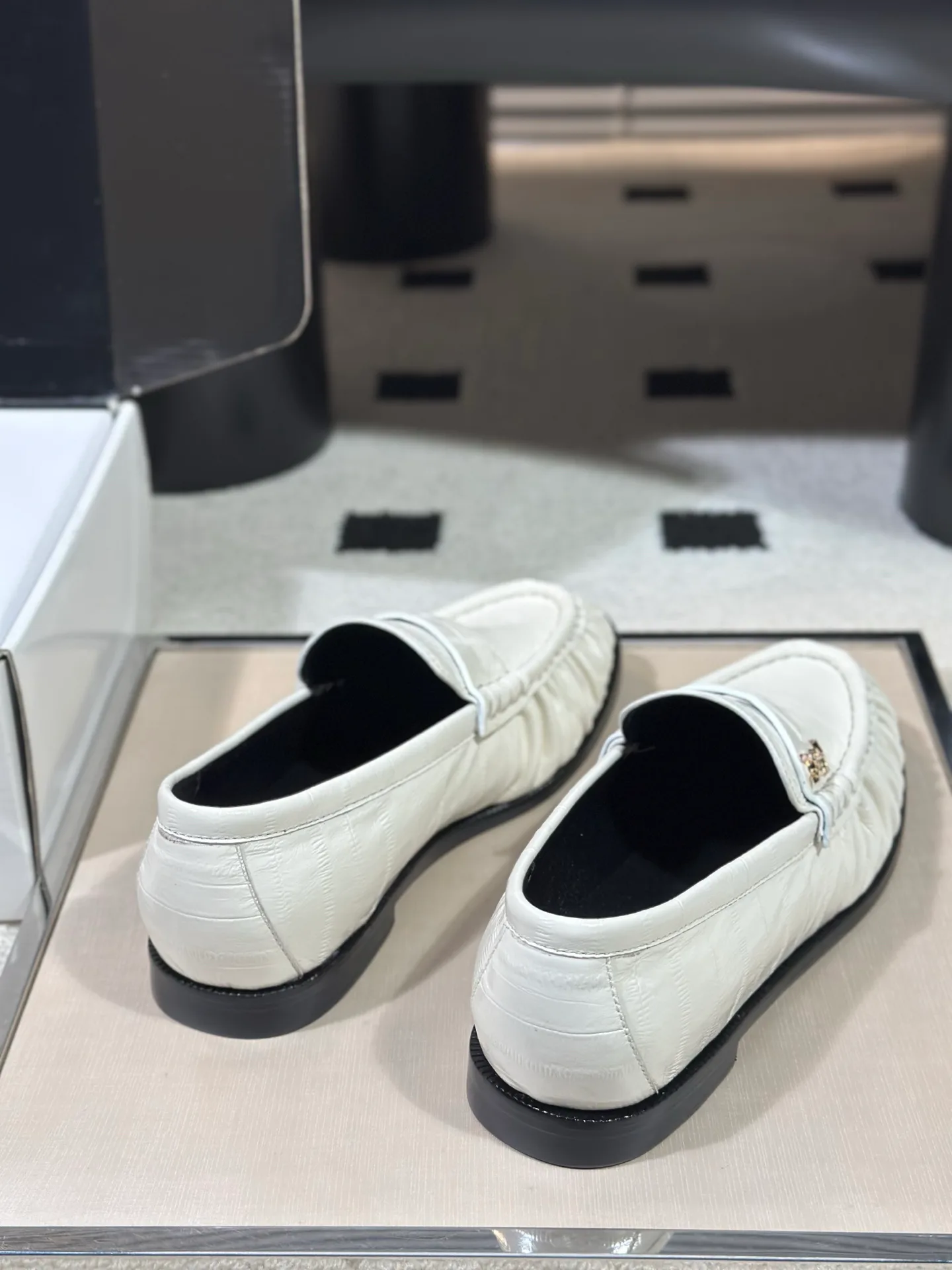 Women's Loafers And Moccasins SAINT LAURENT 18041769