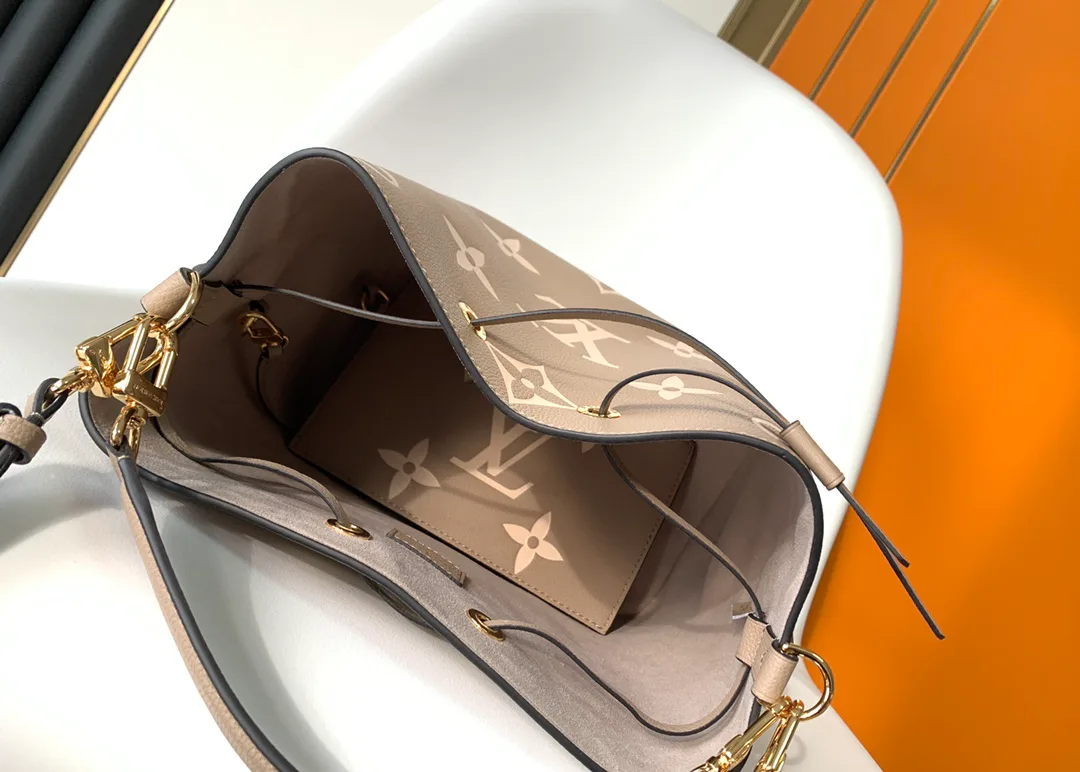 Women's Classic Handbags LOUIS VUITTON 17806369