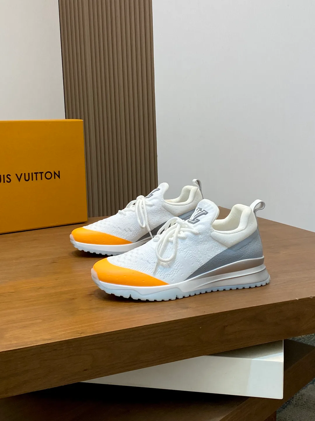 Men's Sneakers LOUIS VUITTON 18078943