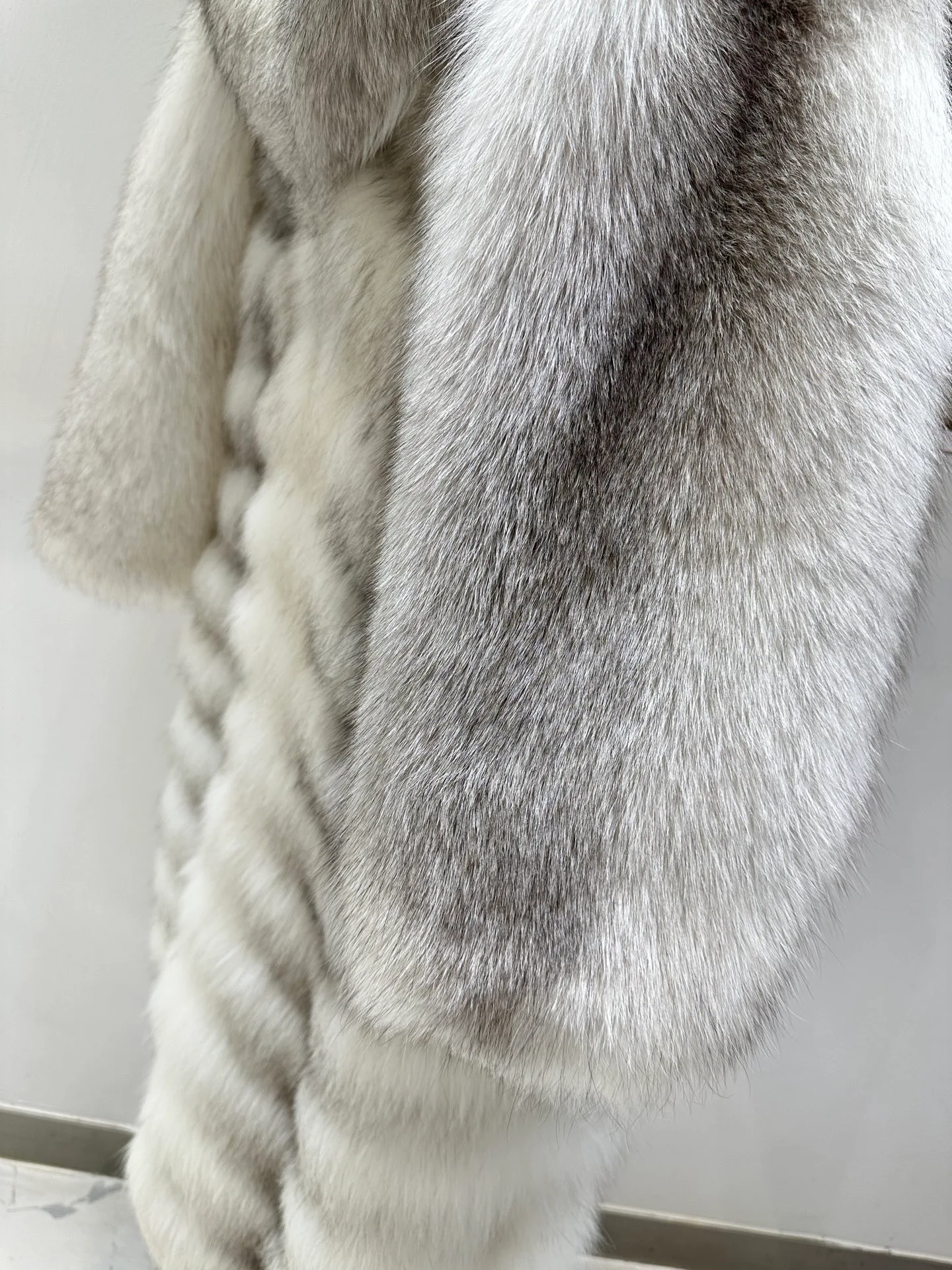 Women's Fur Coats SAINT LAURENT 18396078