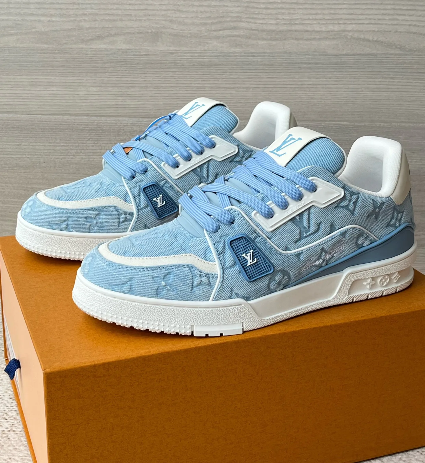 Women's Sneakers LOUIS VUITTON 17972118