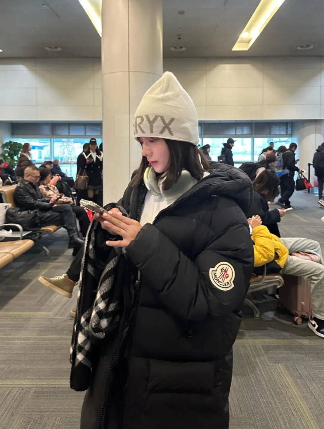 Women's Jackets And Down Jackets MONCLER 18007533