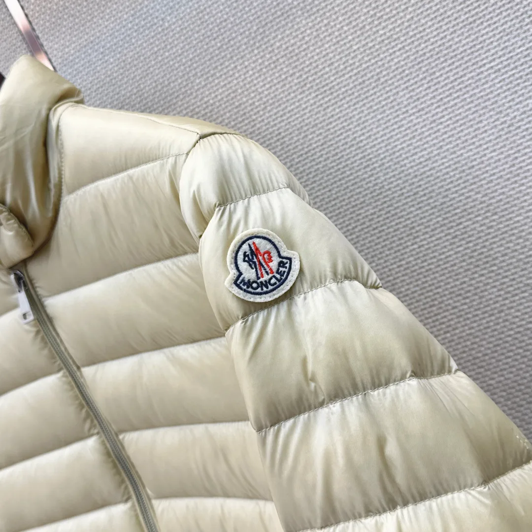 Women's Jackets And Down Jackets MONCLER 18094490