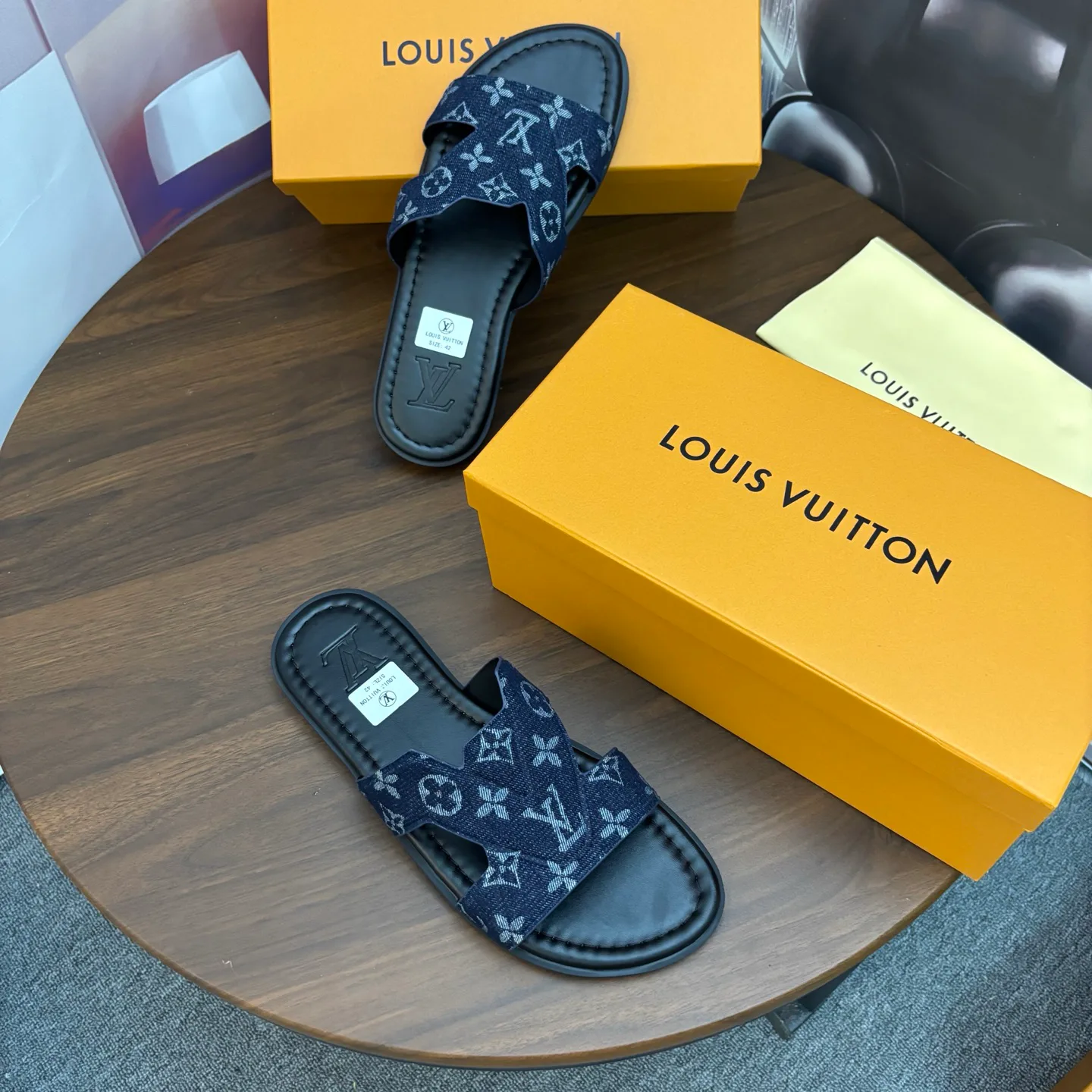 Men's Flip-Flops LOUIS VUITTON 17831644
