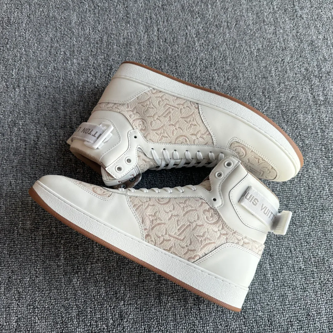 Men's Sneakers LOUIS VUITTON 18394311