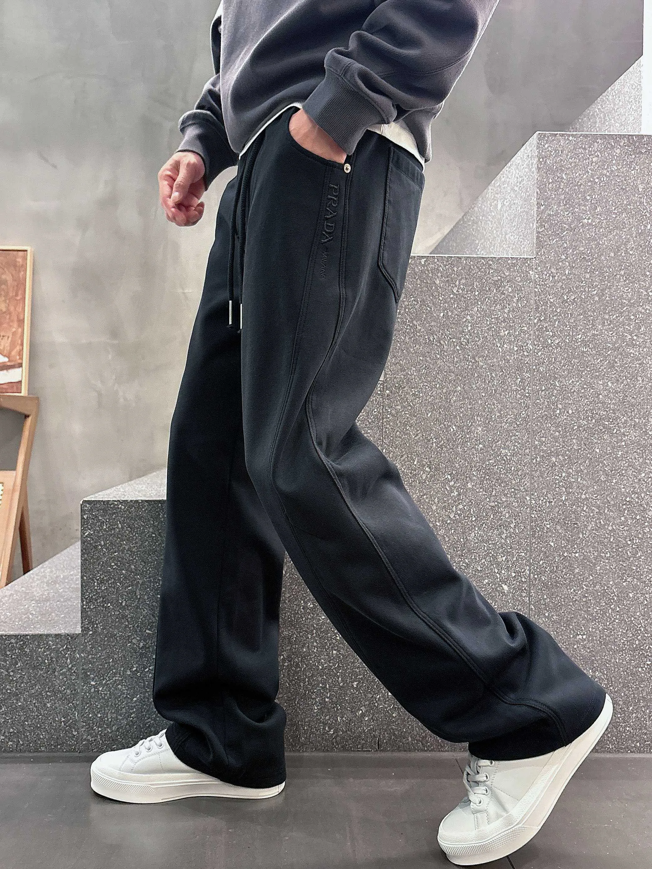 Men's Trousers PRADA 18368700