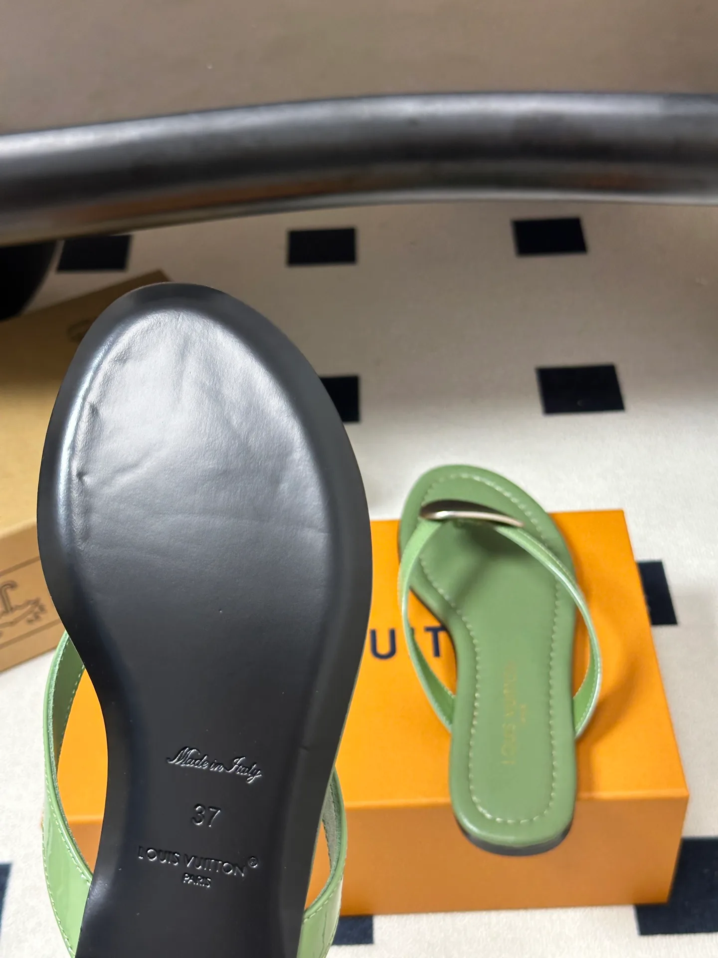 Women's Flip-Flops LOUIS VUITTON 17768196