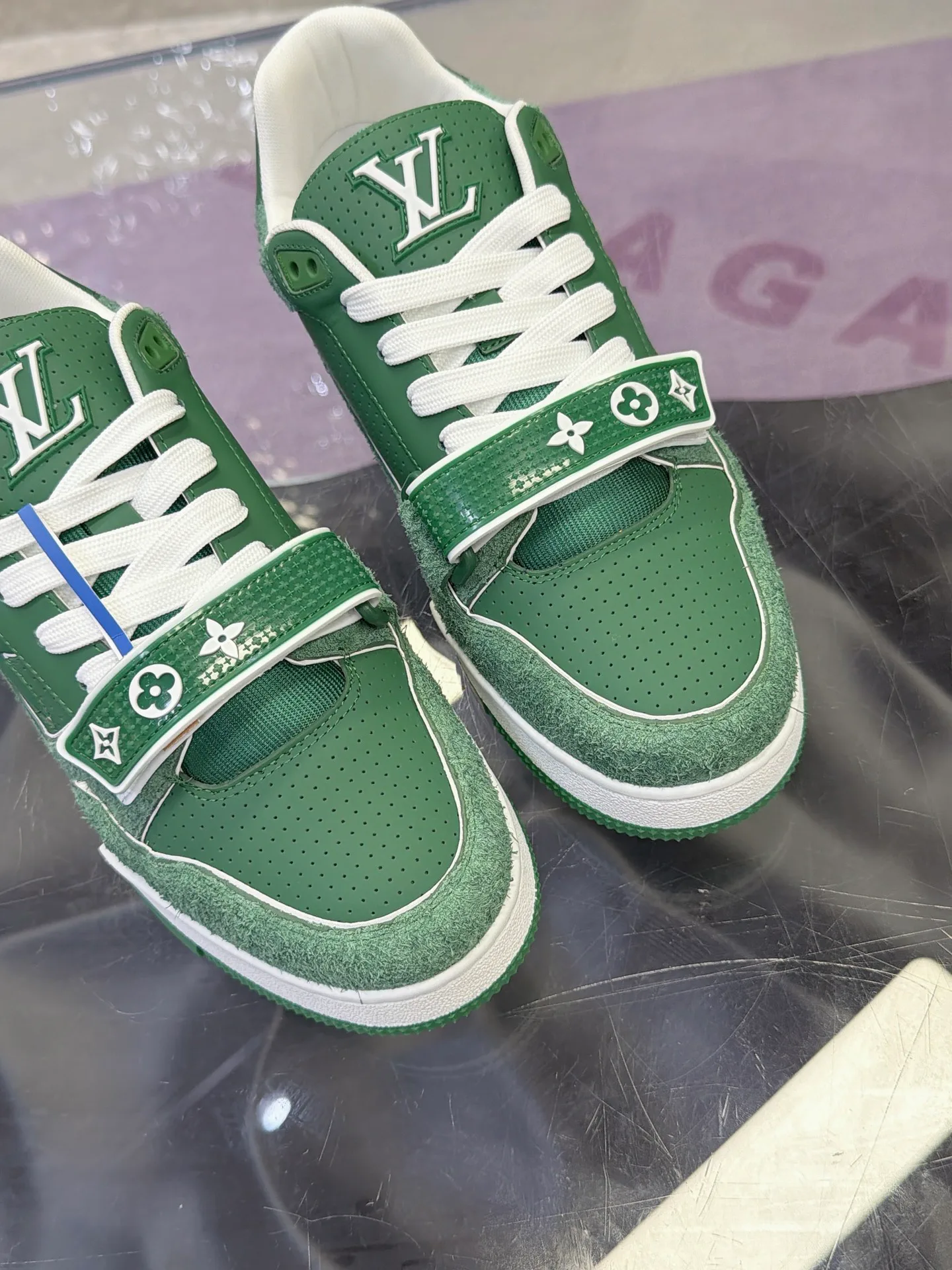 Women's Sneakers LOUIS VUITTON 17740573