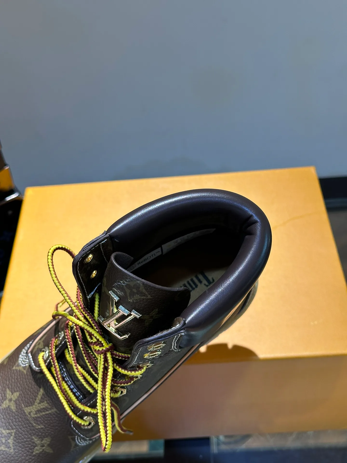 Men's Ankle Boots LOUIS VUITTON 17955336