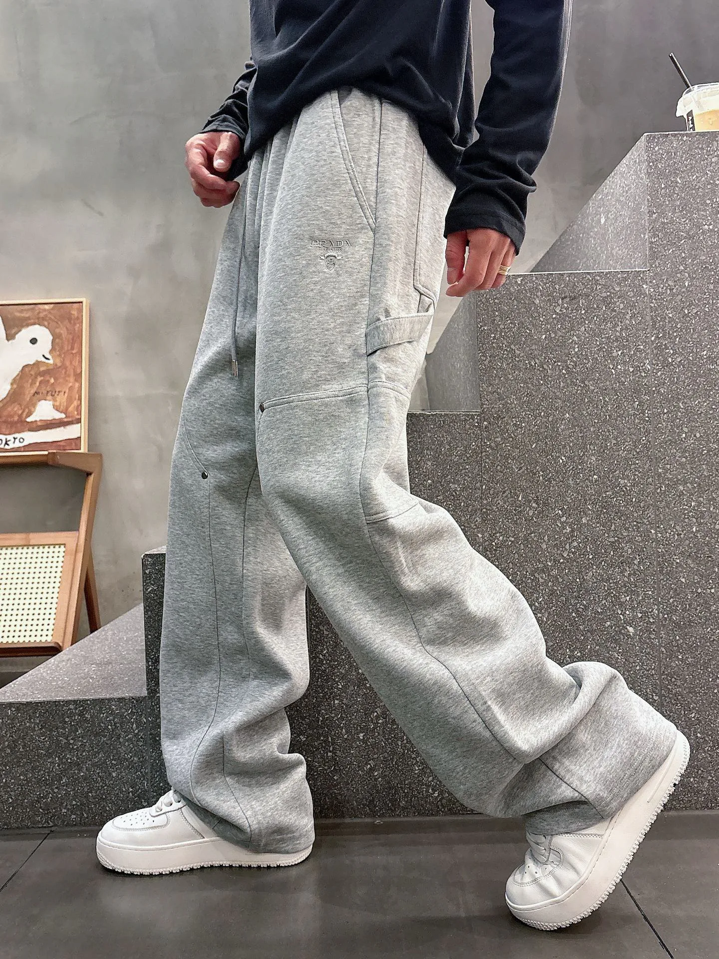 Men's Trousers PRADA 18399257