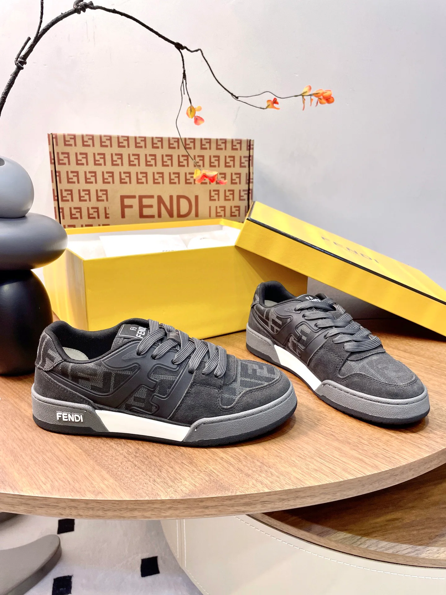 Women's Sneakers FENDI 17957367
