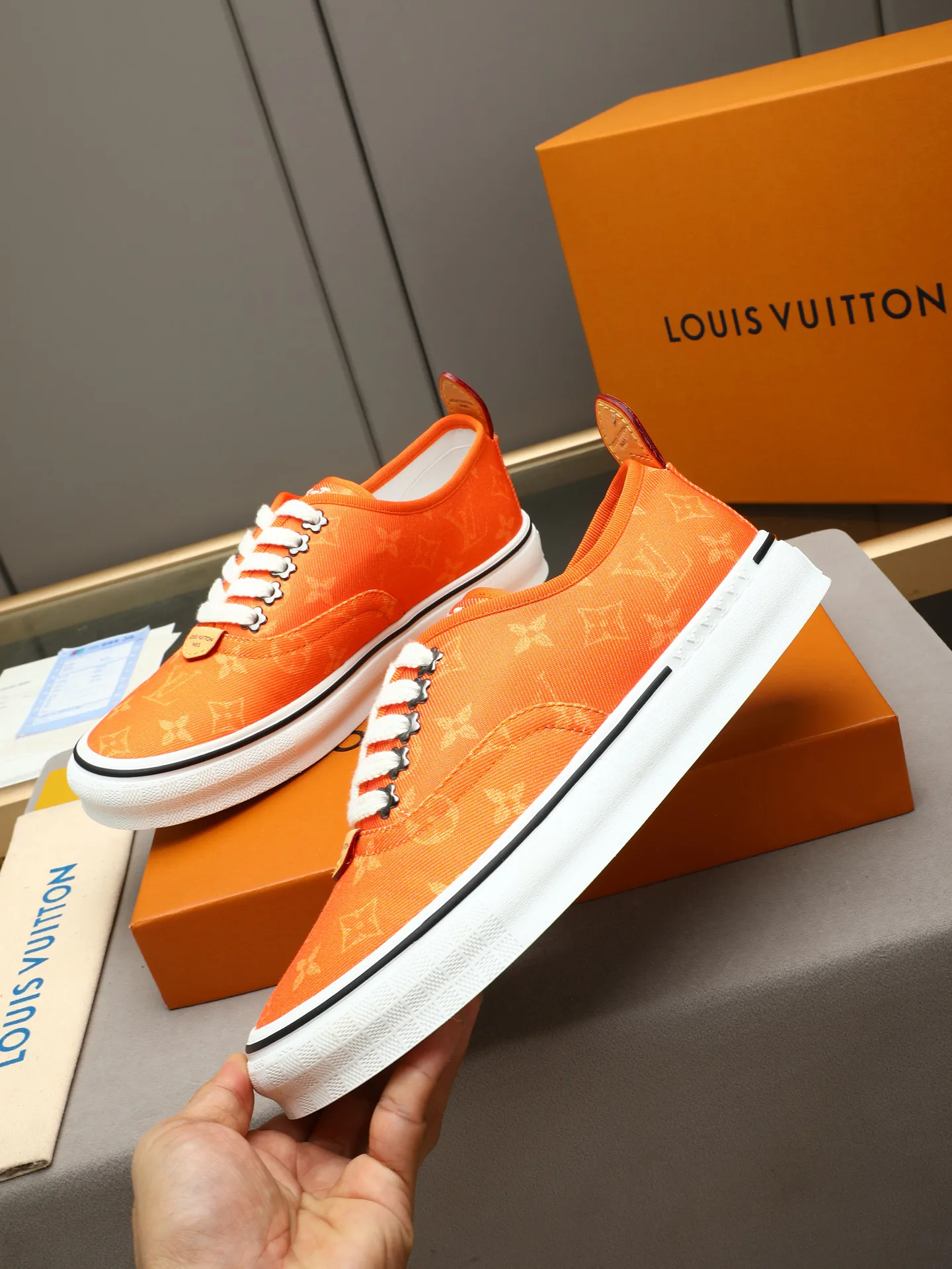 Women's Sneakers LOUIS VUITTON 17947257