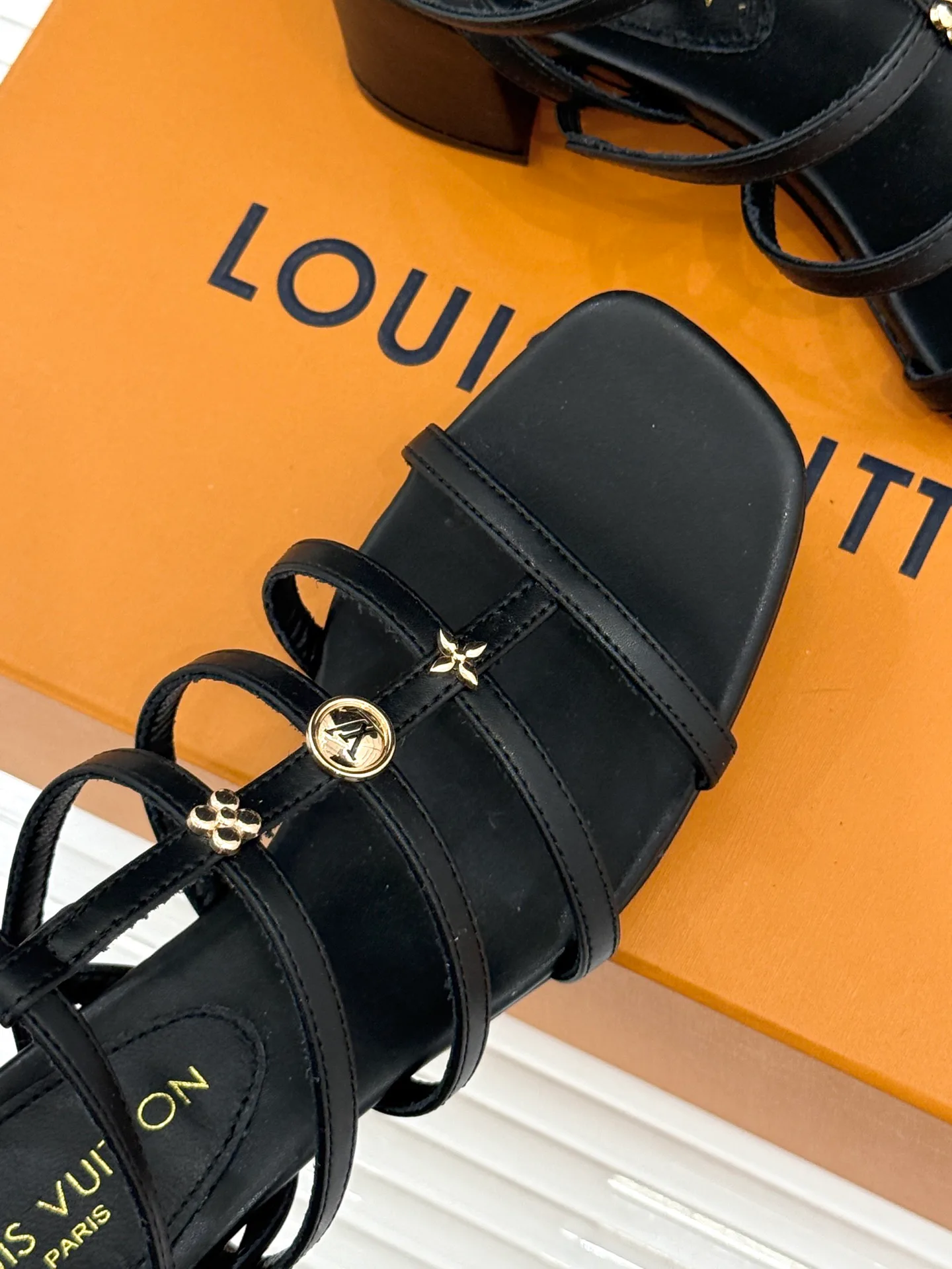 Women's Open-Toe Sandals LOUIS VUITTON 17234886