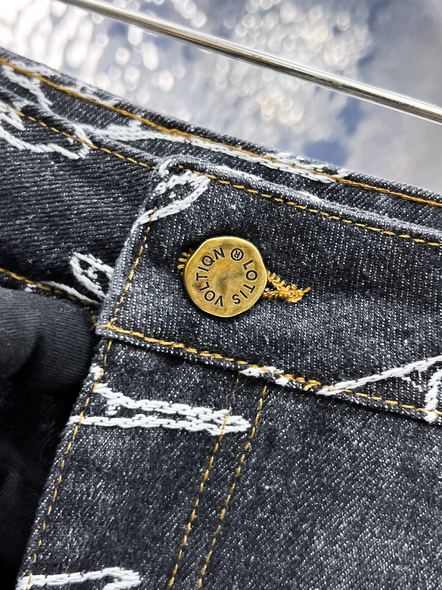 Men's Jeans LOUIS VUITTON 18499665