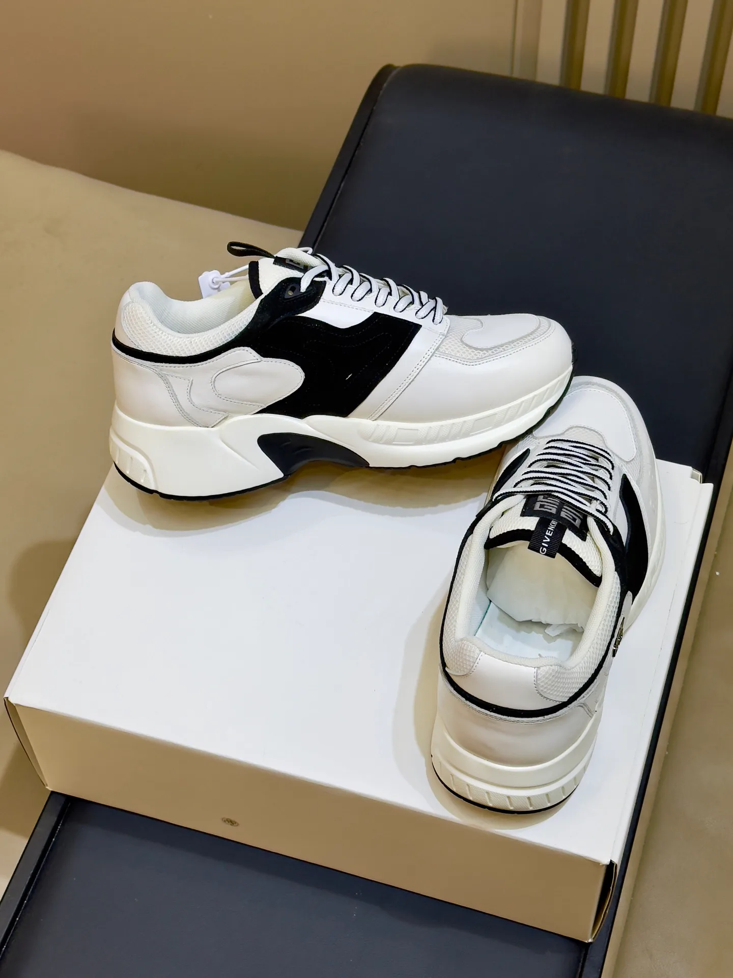 Women's Sneakers GIVENCHY 18073544