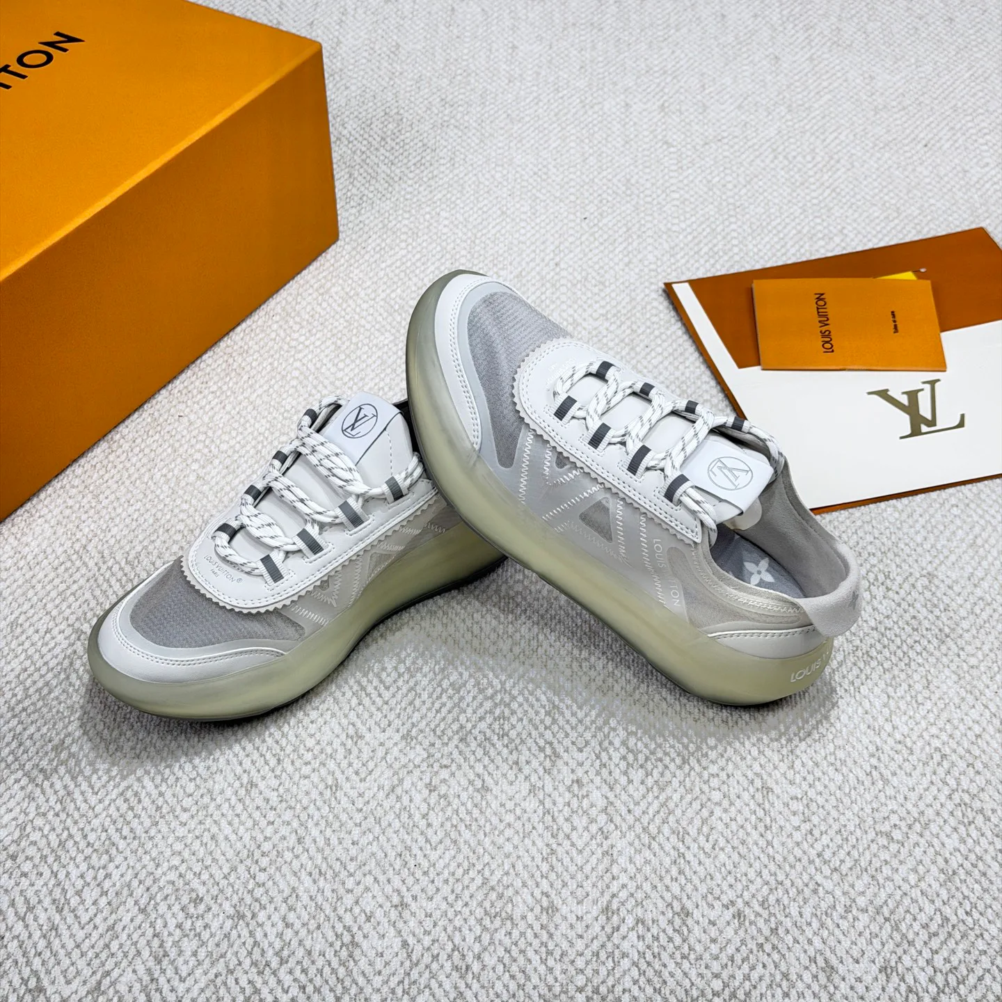 Women's Sneakers LOUIS VUITTON 18265147