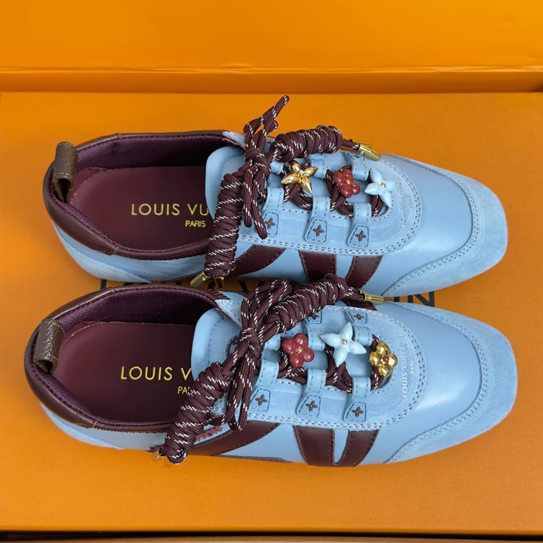 Women's Sneakers LOUIS VUITTON 17950638