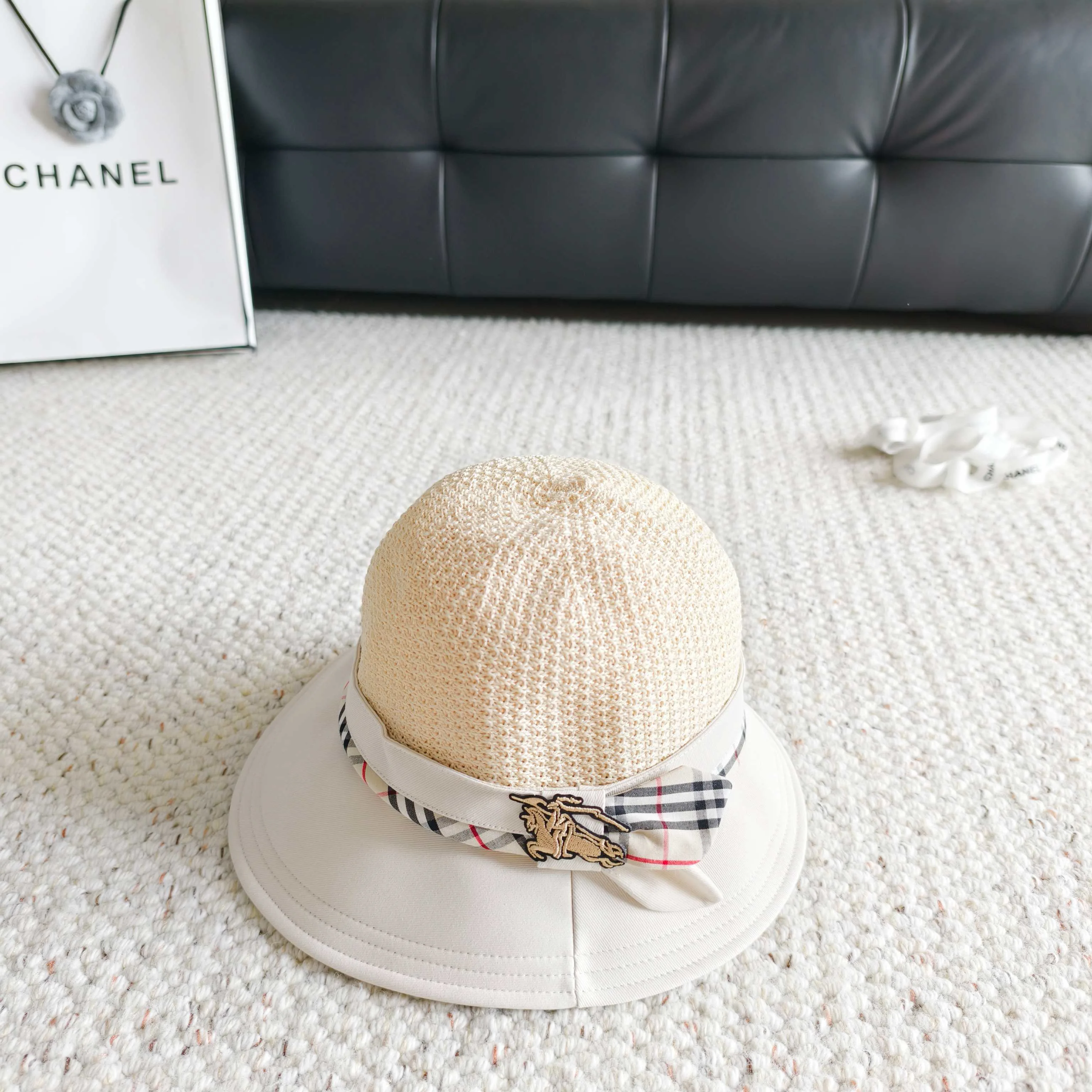 Hats BURBERRY 17498319