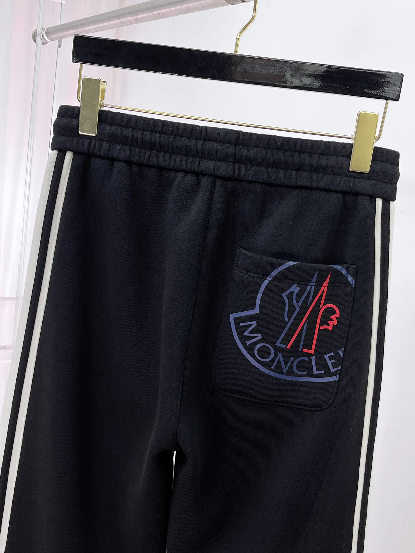 Men's Trousers MONCLER 18399417