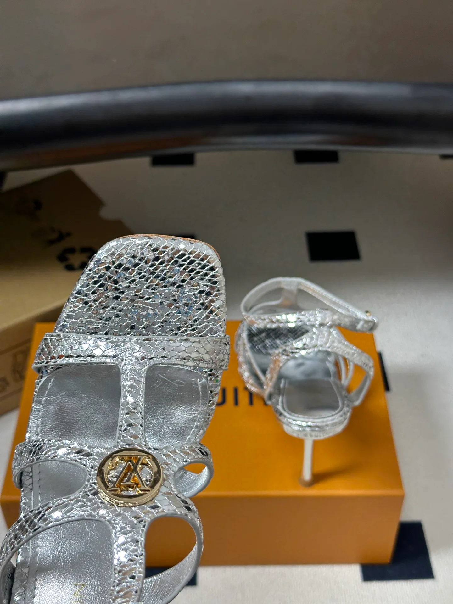 Women's Open-Toe Sandals LOUIS VUITTON 17768206